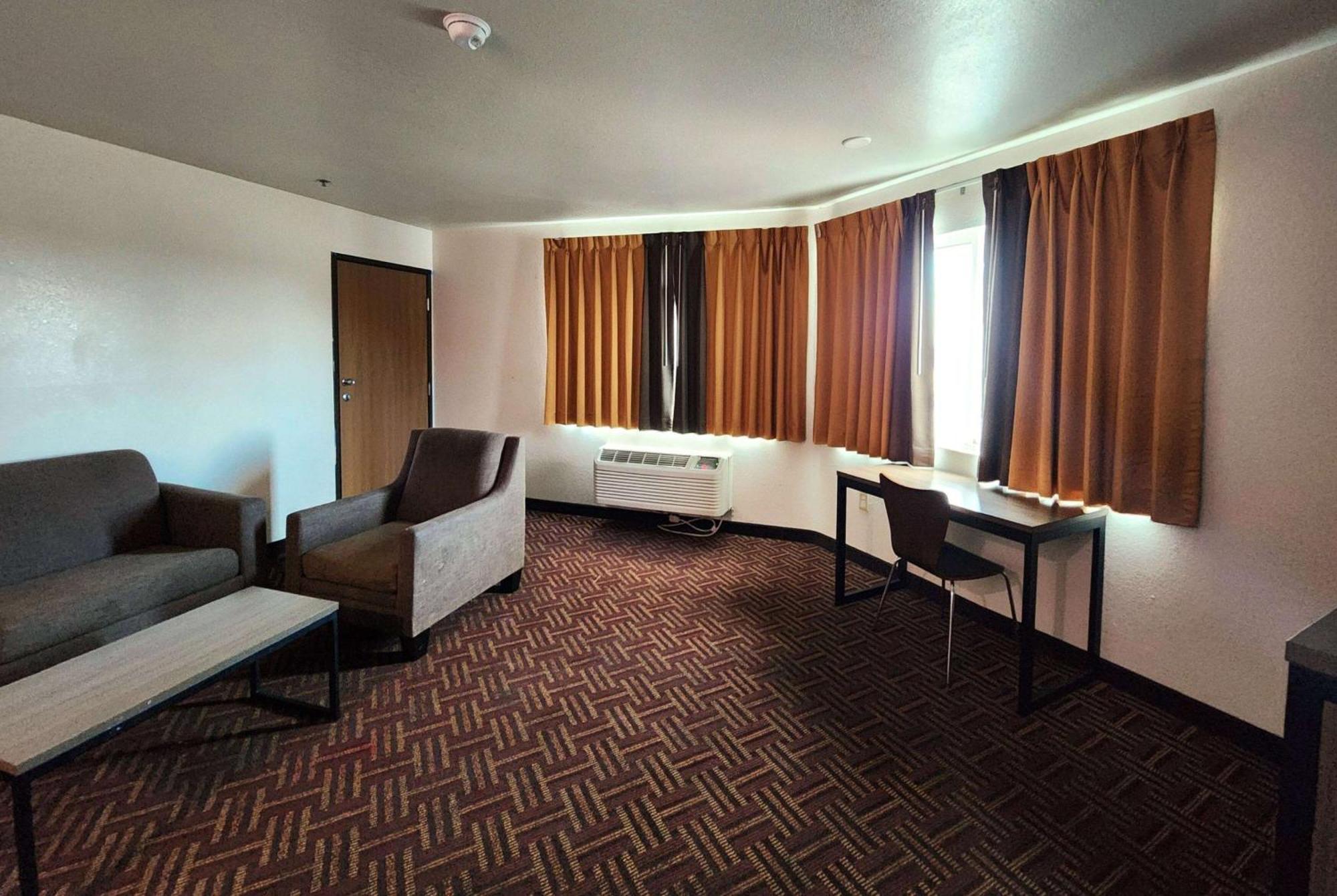 Super 8 By Wyndham Austin North/University Area Exterior photo
